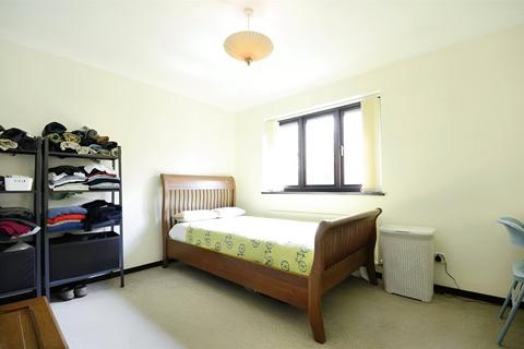 5 bedroom detached house to rent, The Burlings, Ascot, SL5