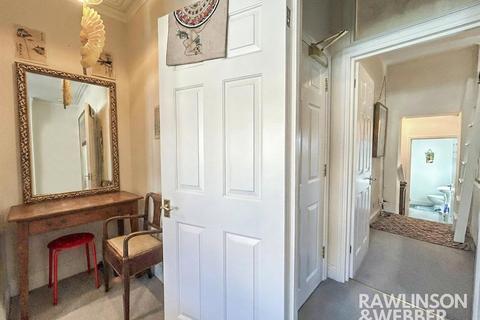 undefined, Walton Road, East Molesey KT8