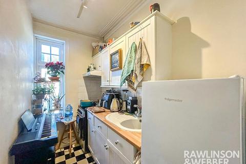 undefined, Walton Road, East Molesey KT8