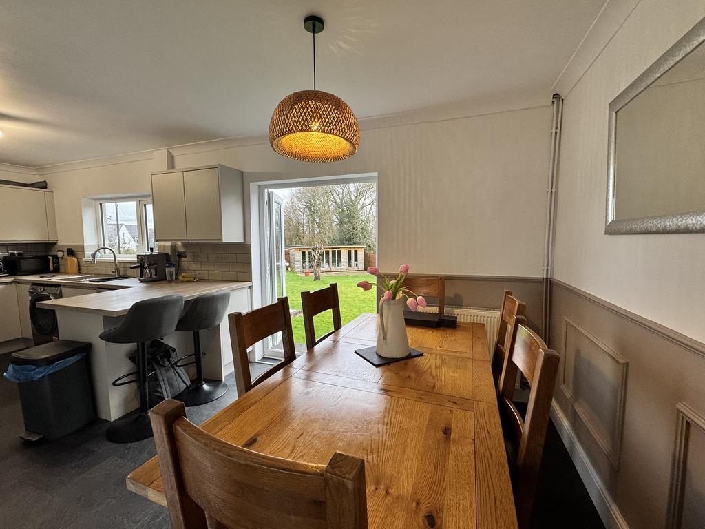 Dining area/kitchen