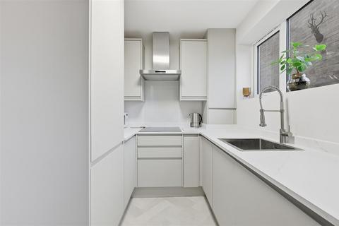 undefined, The Cedars, Buckhurst Hill IG9