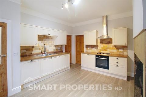 3 bedroom house to rent, Wellington Street, Huddersfield HD3