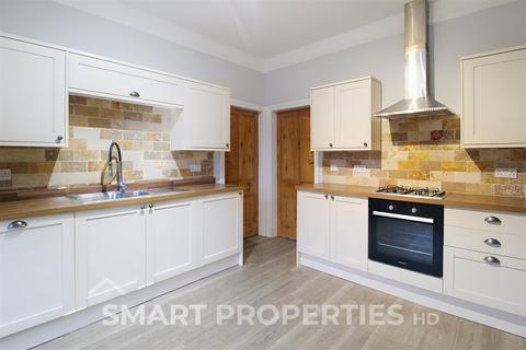 3 bedroom house to rent, Wellington Street, Huddersfield HD3