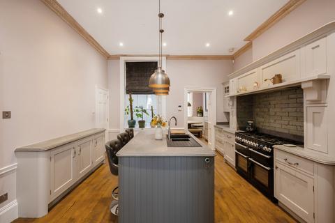 4 bedroom apartment for sale, John Street, London, WC1N