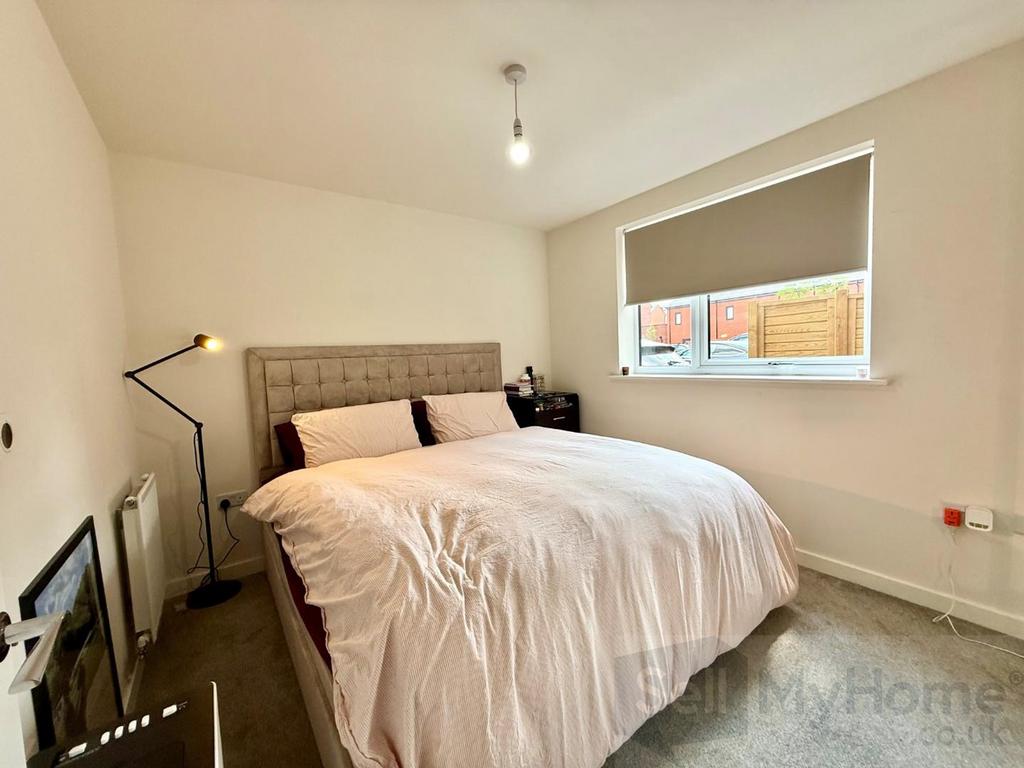 Bedroom 1.jpg