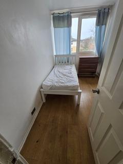 1 bedroom in a house share to rent, Portswood Place, London SW15