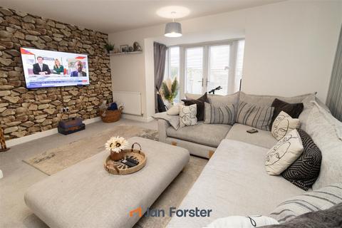 4 bedroom semi-detached house for sale, Magnolia Drive, Blakelaw