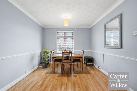 undefined, Winding Way, Dagenham, Essex