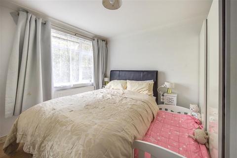 2 bedroom apartment for sale, Greendale Court, South Croydon
