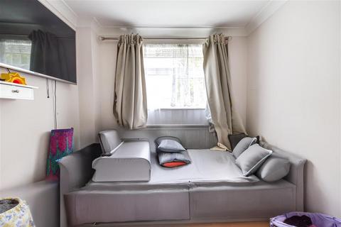 2 bedroom apartment for sale, Greendale Court, South Croydon