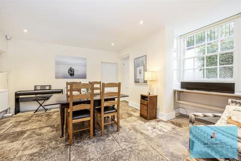 2 bedroom apartment for sale, Montpelier Crescent, Brighton