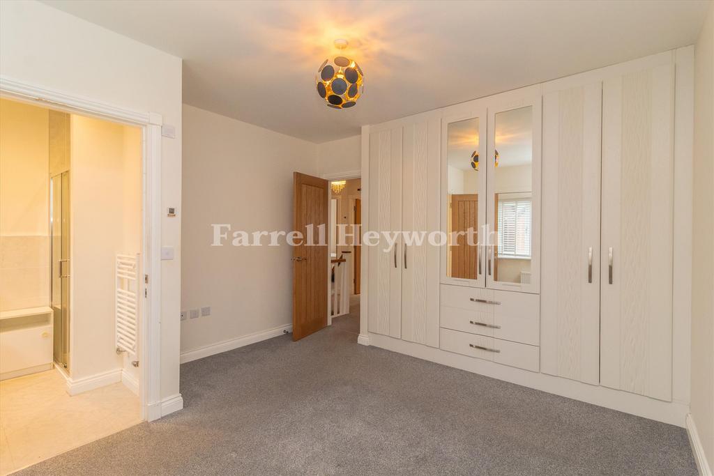 Bedroom 1 image 2