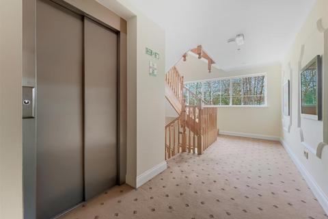 2 bedroom apartment for sale, Woodford Road, London