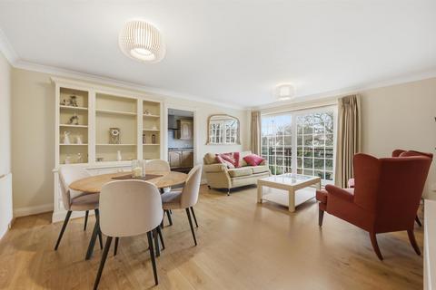 2 bedroom apartment for sale, Woodford Road, London