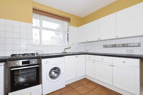 1 bedroom flat to rent, Holdernesse Road, London SW17