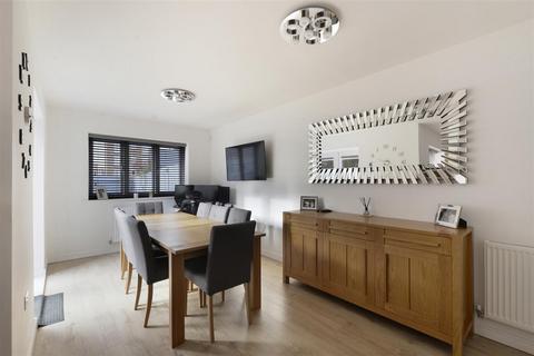 3 bedroom end of terrace house for sale, Chapman Close, Snodland ME6