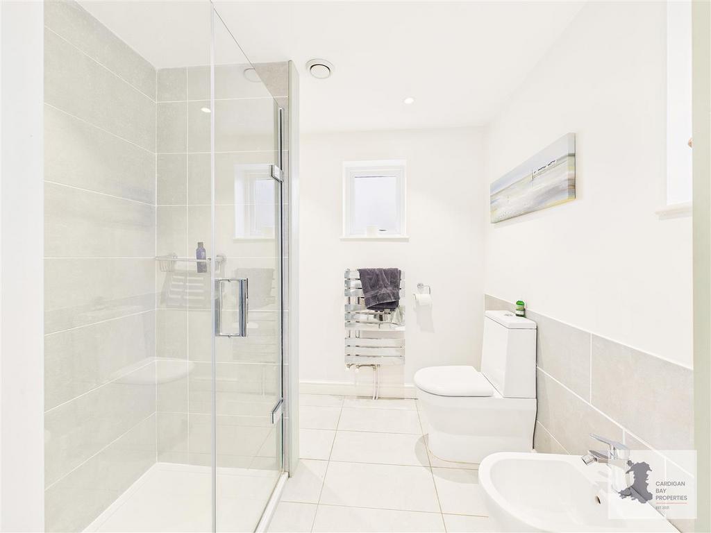En-suite bathroom