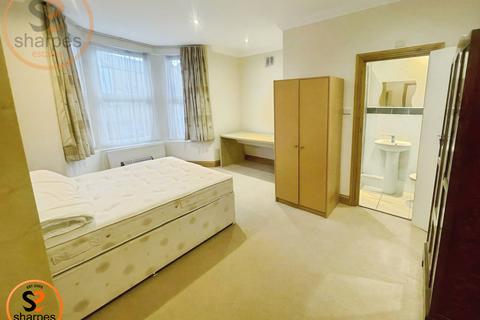 1 bedroom in a house share to rent, Ground floor, Robinson Road, London