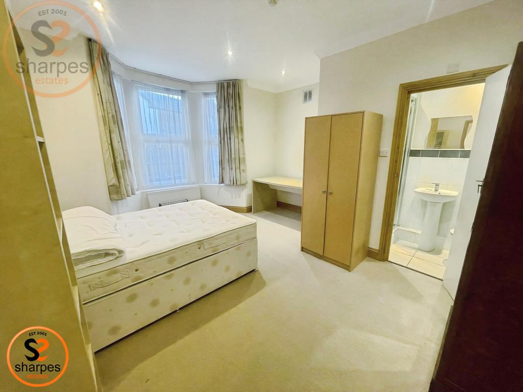 Ground floor front double room, Robinson Road, London