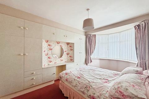 3 bedroom semi-detached house for sale, Kelso Gardens, Denton Burn, Newcastle upon Tyne, NE15