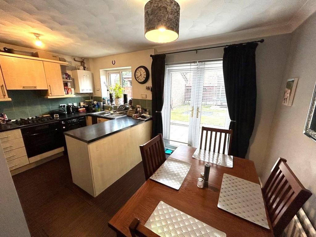 Kitchen dining.jpg
