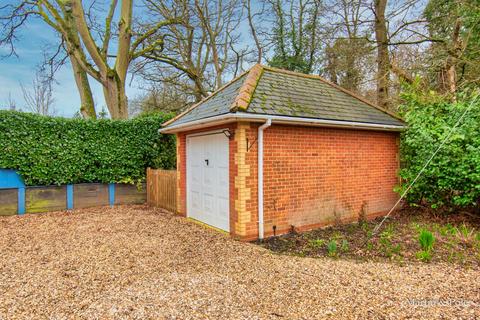 undefined, Eversley Centre, Hook