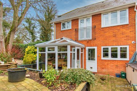 undefined, Eversley Centre, Hook