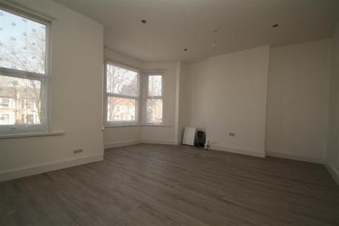 2 bedroom apartment to rent, Northbrook Road, Ilford