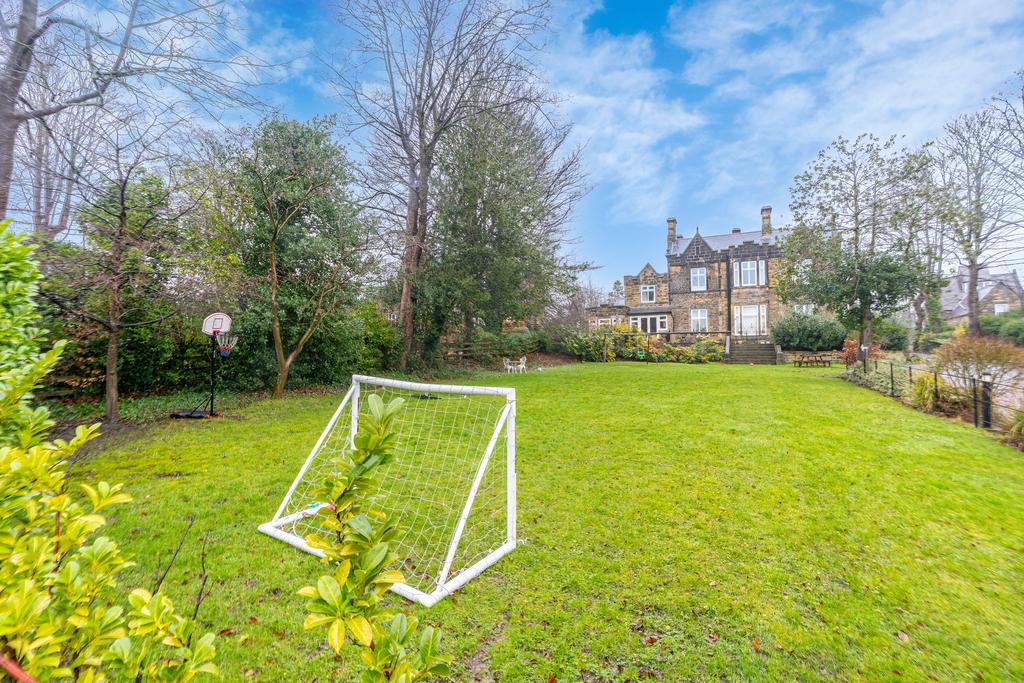 Summerhillcourt5