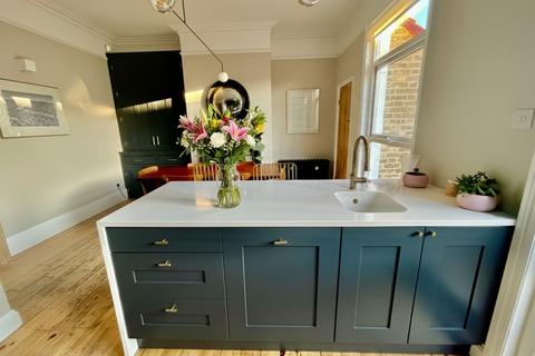 3 bedroom terraced house for sale, Shrewsbury Road, London, N11