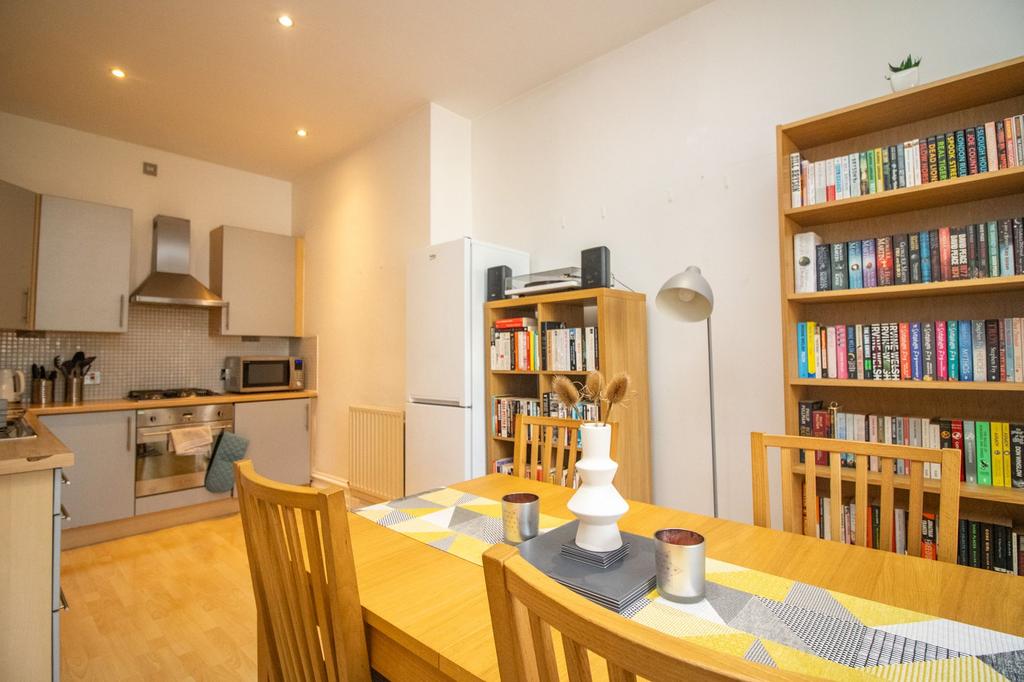 Open plan lounge/kitchen