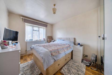 2 bedroom flat for sale, Broomhouse Lane, Fulham, London, SW6