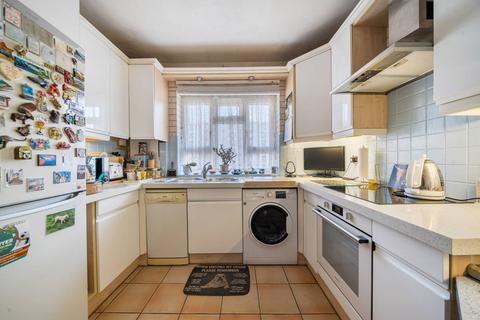 2 bedroom flat for sale, Broomhouse Lane, Fulham, London, SW6
