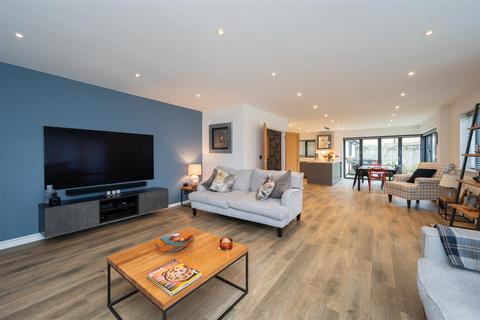 4 bedroom detached house for sale, Mill Road, Burgess Hill
