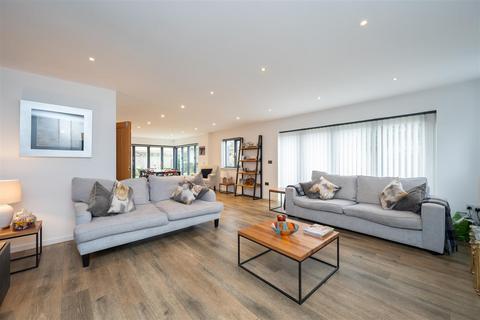 4 bedroom detached house for sale, Mill Road, Burgess Hill
