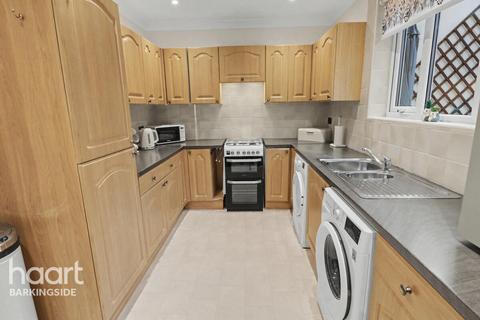 3 bedroom end of terrace house for sale, Peregrine Road, Hainault