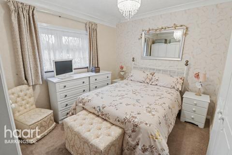 3 bedroom end of terrace house for sale, Peregrine Road, Hainault