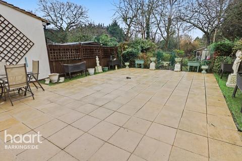 Peregrine Road, Hainault