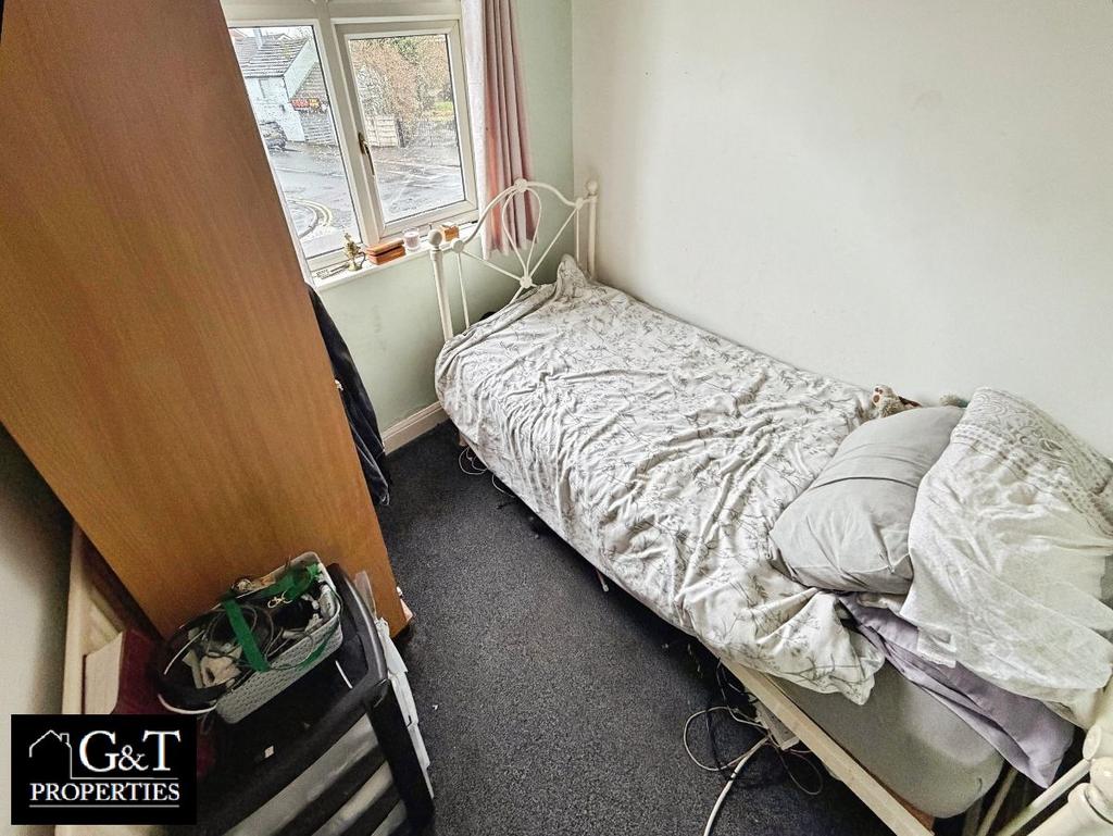 Fifth bedroom