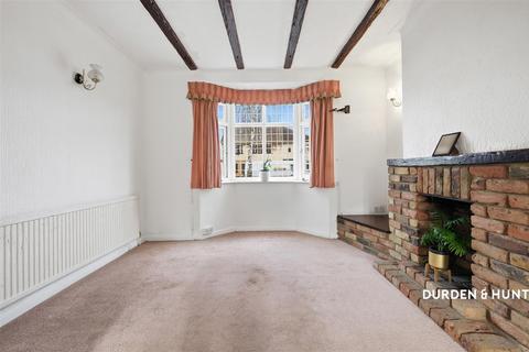 3 bedroom semi-detached house to rent, Stradbroke Grove, Clayhall, IG5