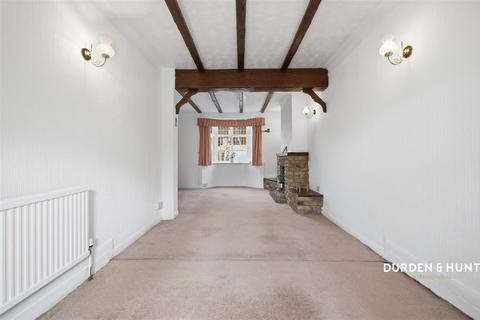 3 bedroom semi-detached house to rent, Stradbroke Grove, Clayhall, IG5