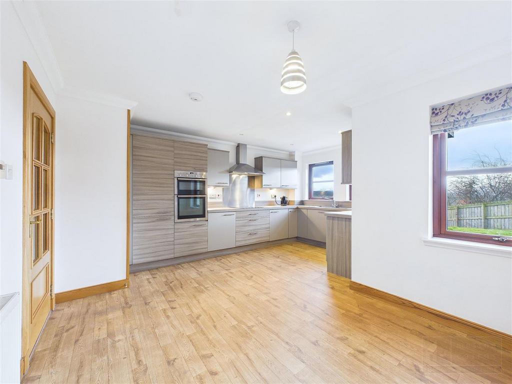 Kitchen &amp; Dining Area