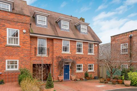 4 bedroom end of terrace house for sale, Miller Close, Redbourn, AL3