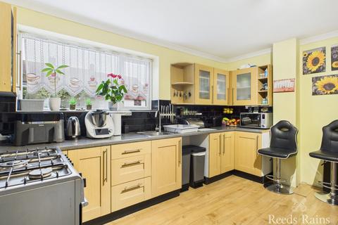 4 bedroom semi-detached house for sale, Bradford Avenue, East Riding of Yorkshire HU9