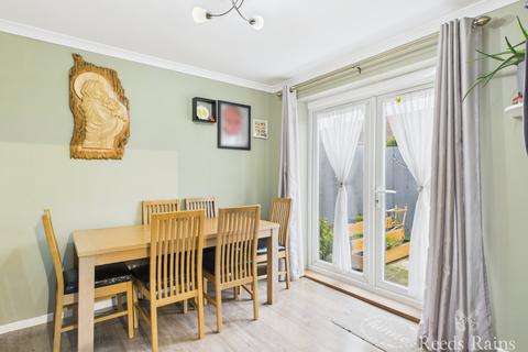 4 bedroom semi-detached house for sale, Bradford Avenue, East Riding of Yorkshire HU9