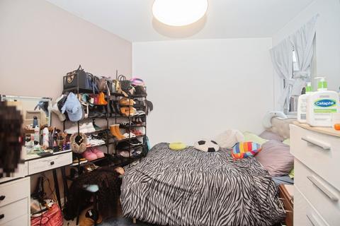 2 bedroom apartment for sale, Sillavan Way, Salford M3
