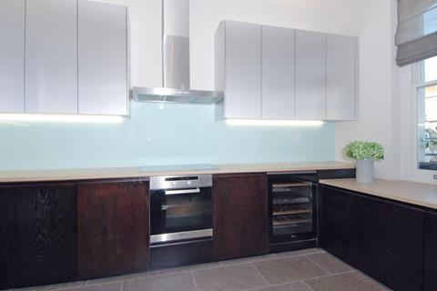 2 bedroom flat to rent, Cornwall Gardens, London, UK, SW7