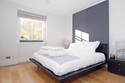 2 bedroom flat to rent, Cornwall Gardens, London, UK, SW7