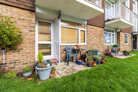 2 bedroom flat for sale, Dorchester Gardens, Worthing