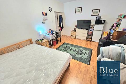 2 bedroom flat for sale, Bath Road, Hounslow, TW4